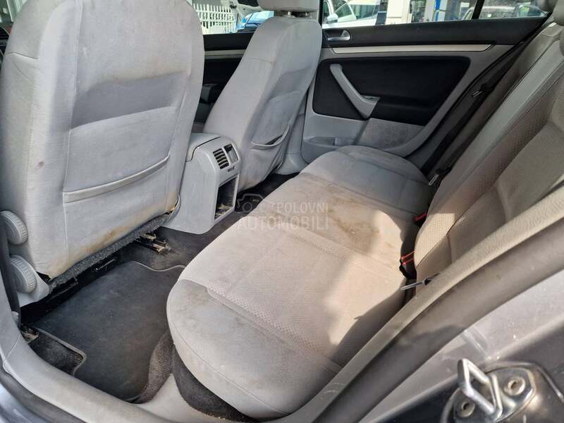 Volkswagen Golf 5 1.6 G A S