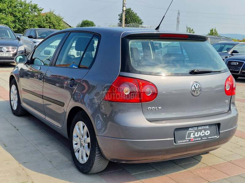 Volkswagen Golf 5 1.6 G A S