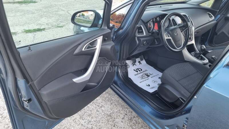 Opel Astra J N.A.V.I