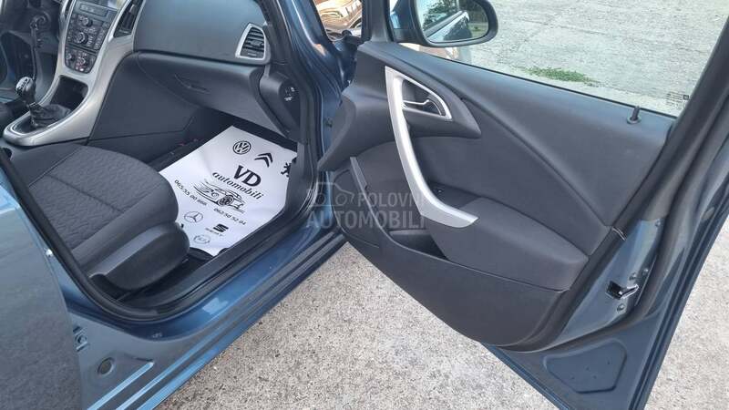 Opel Astra J N.A.V.I