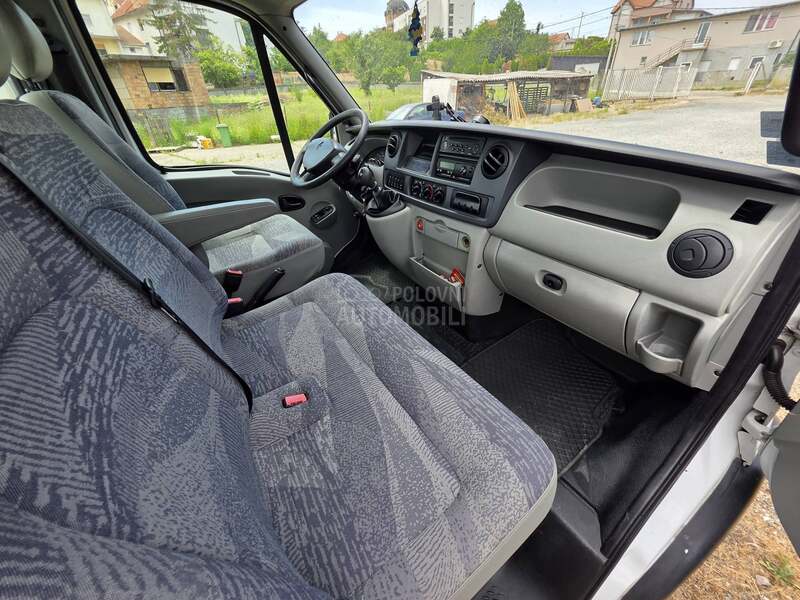 Renault Mascott