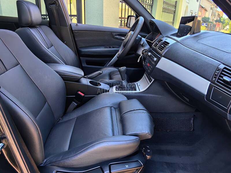 BMW X3 M-PAKET PAN0 NAVl