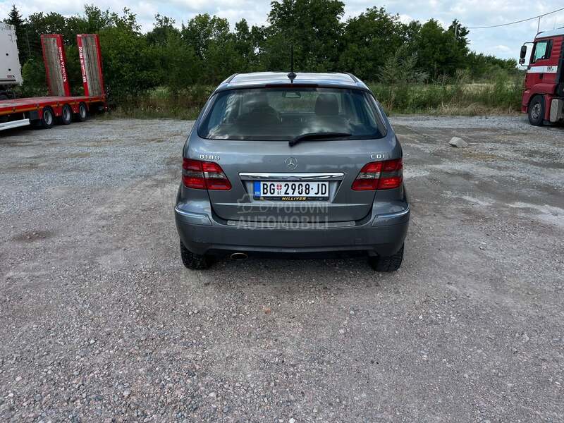 Mercedes Benz B 180 