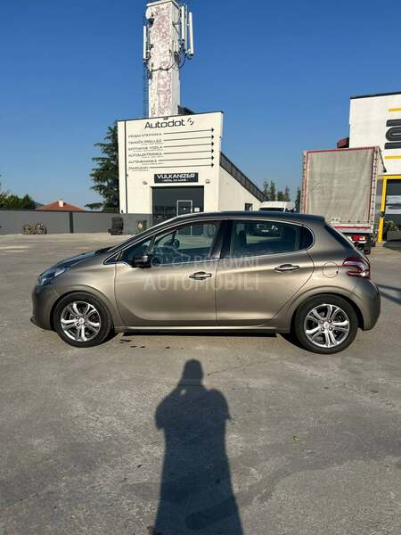 Peugeot 208 1.6 eHdi Led/Nav/Alu
