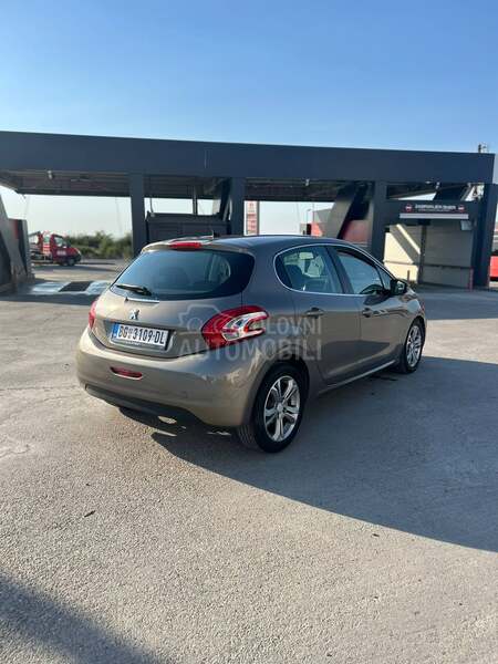 Peugeot 208 1.6 eHdi Led/Nav/Alu