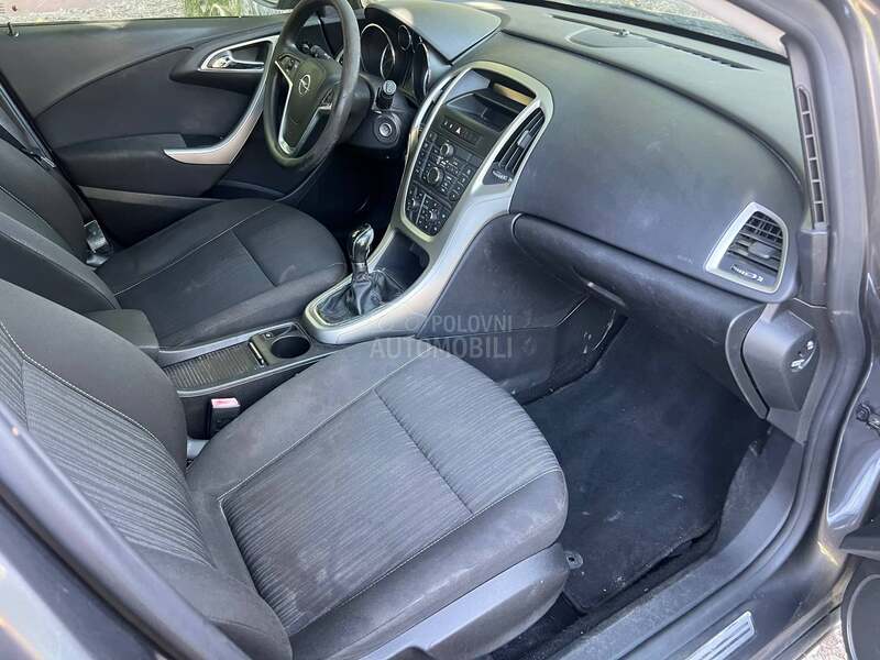 Opel Astra J 