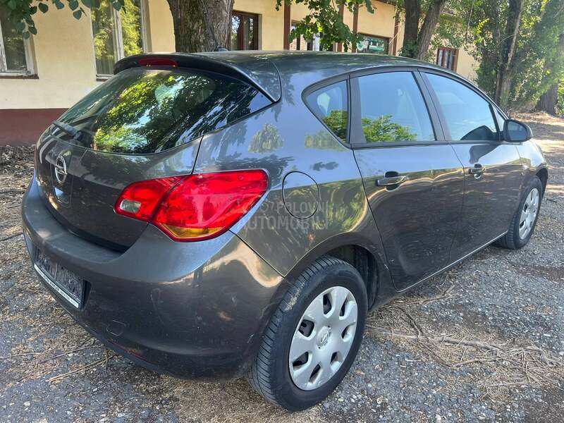 Opel Astra J 