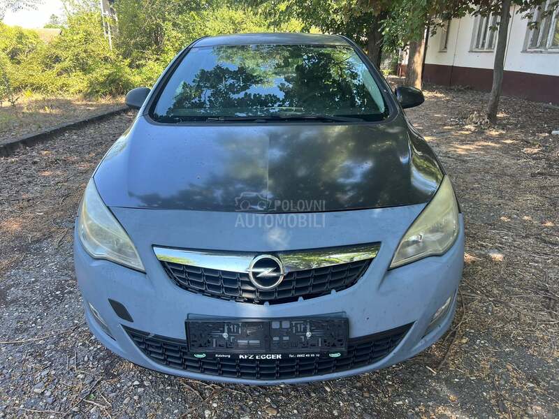 Opel Astra J 
