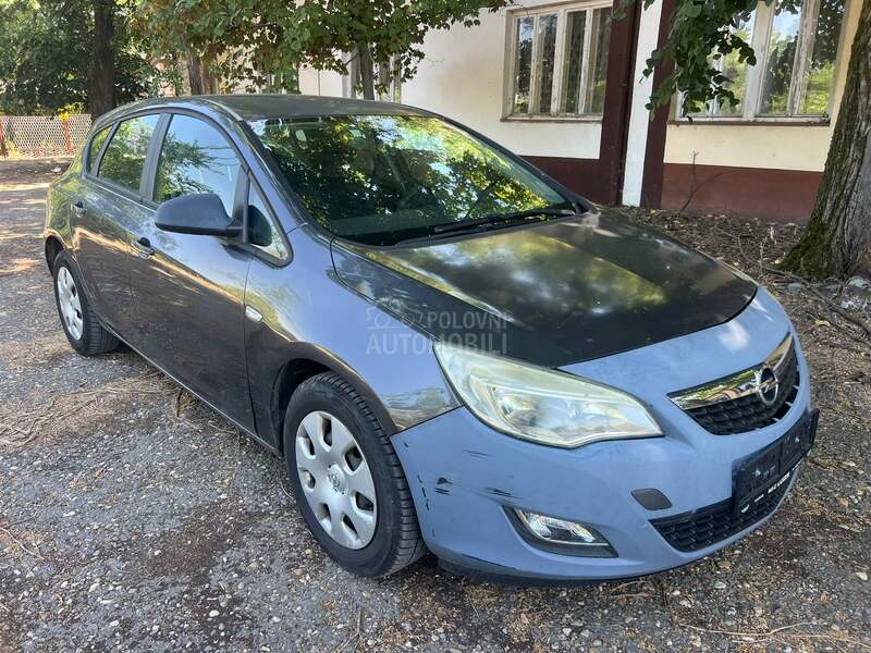 Opel Astra J 