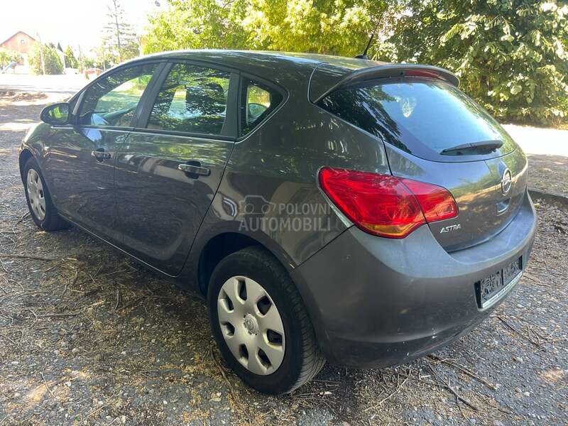 Opel Astra J 