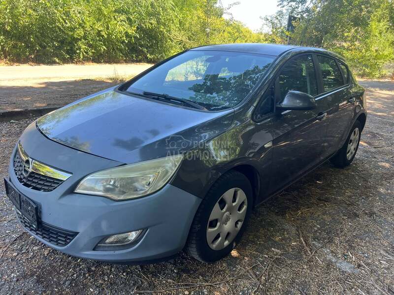 Opel Astra J 