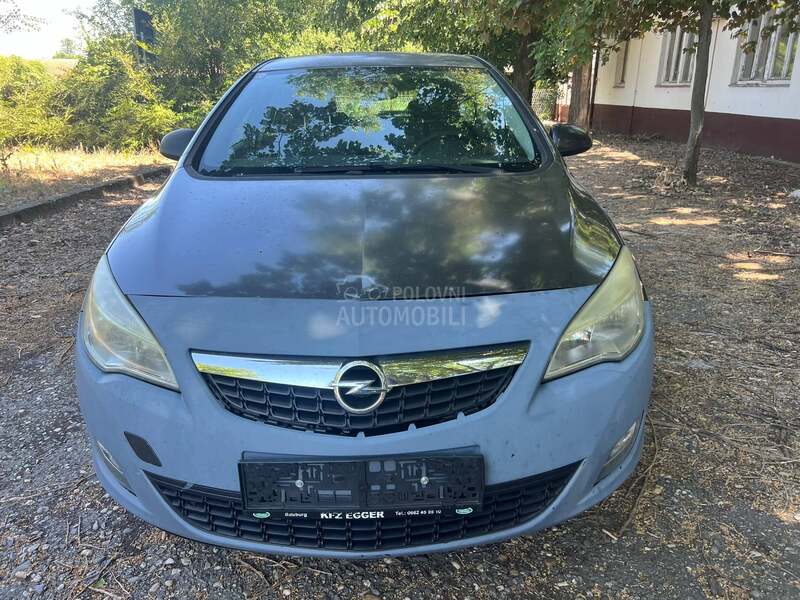 Opel Astra J 