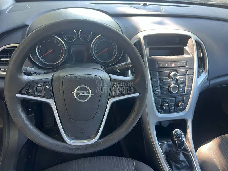 Opel Astra J 