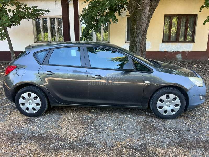 Opel Astra J 
