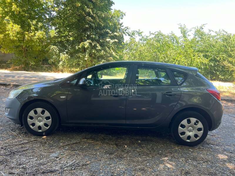 Opel Astra J 