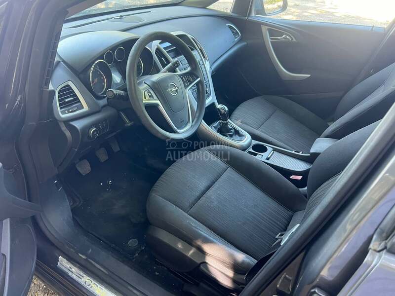 Opel Astra J 