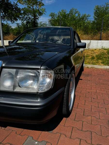 Mercedes Benz W124 om 606