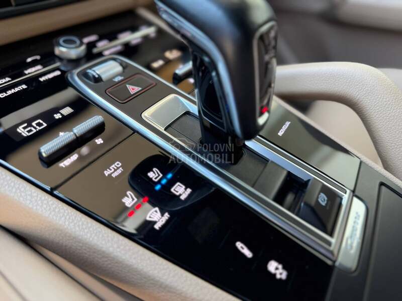 Porsche Cayenne coupe/hybrid/bose