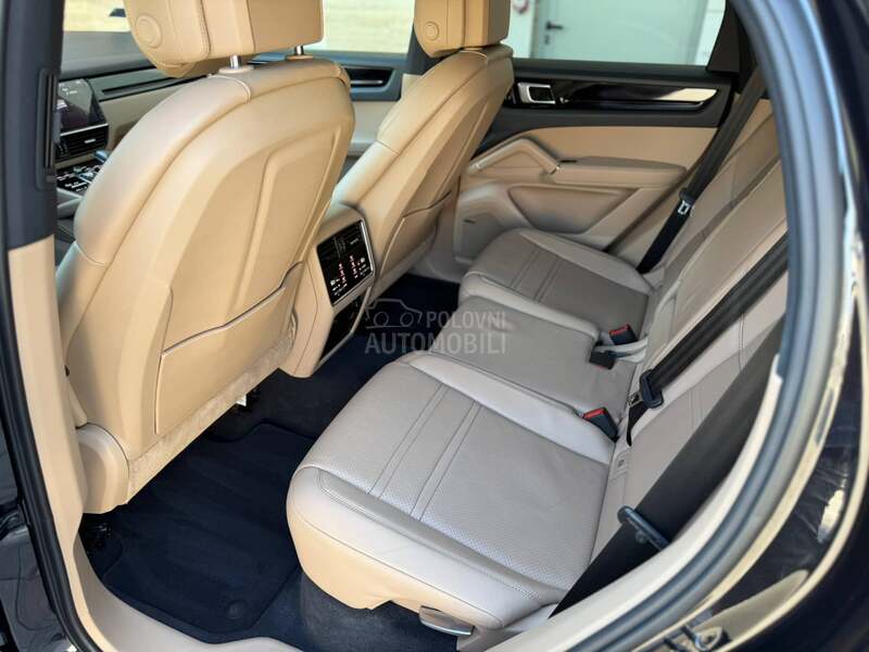 Porsche Cayenne coupe/hybrid/bose