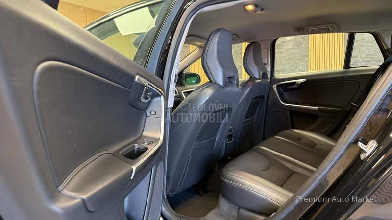 Volvo V60 //2.0 D4//MEM/FUL