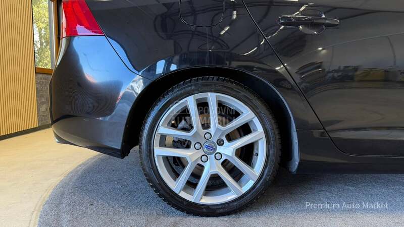 Volvo V60 //2.0 D4//MEM/FUL