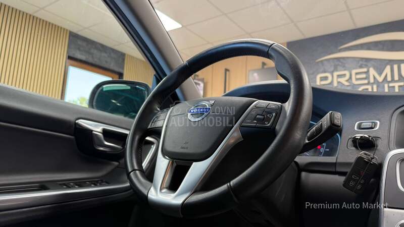 Volvo V60 //2.0 D4//MEM/FUL