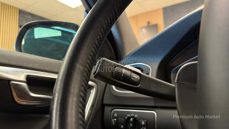 Volvo V60 //2.0 D4//MEM/FUL