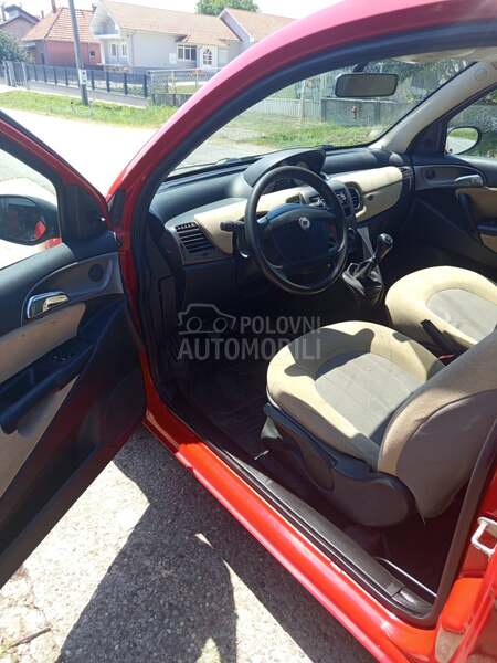 Lancia Ypsilon 