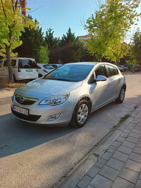 Opel Astra J ENJOY 1.6