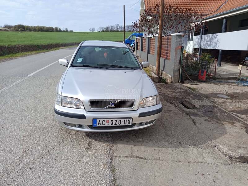 Volvo V40 