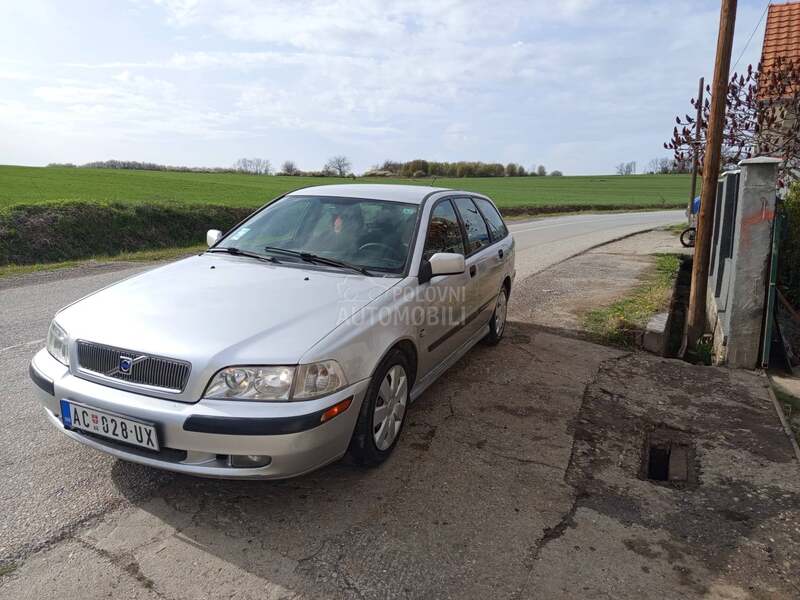 Volvo V40 