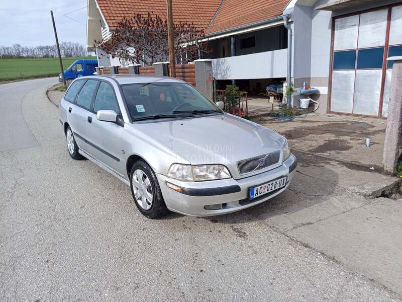 Volvo V40 