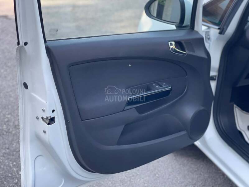 Opel Corsa D N A V I