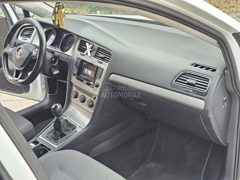 Volkswagen Golf 7 1.6 TDI BLUEMOTION
