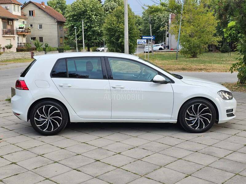 Volkswagen Golf 7 1.6 TDI BLUEMOTION