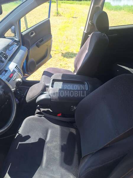 Honda FR-V 