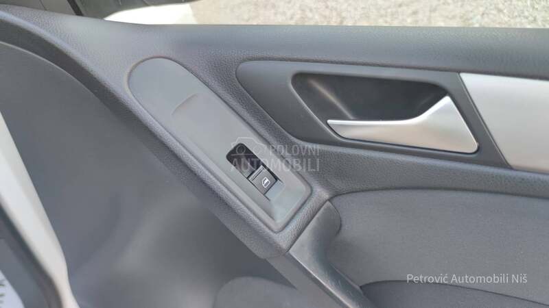 Volkswagen Golf 6 1.6 TDi /BLUEMOTION/