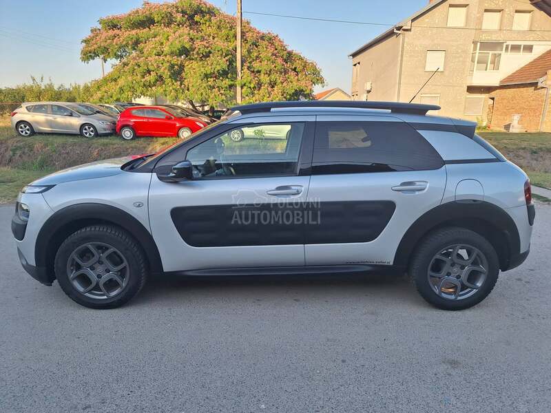 Citroen C4 Cactus 1.2 b NAAVIGACIJA
