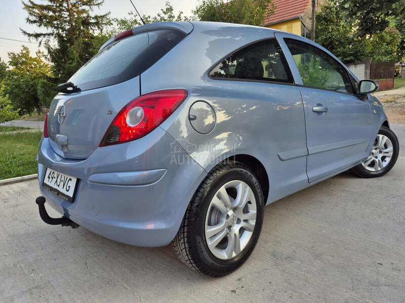 Opel Corsa D 1.2b A.U.T