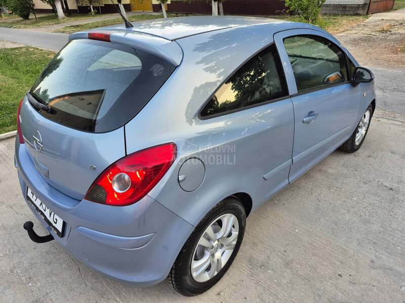Opel Corsa D 1.2b A.U.T