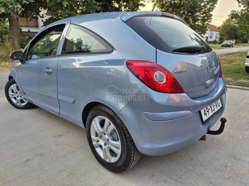 Opel Corsa D 1.2b A.U.T