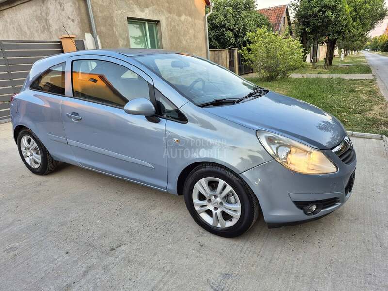 Opel Corsa D 1.2b A.U.T
