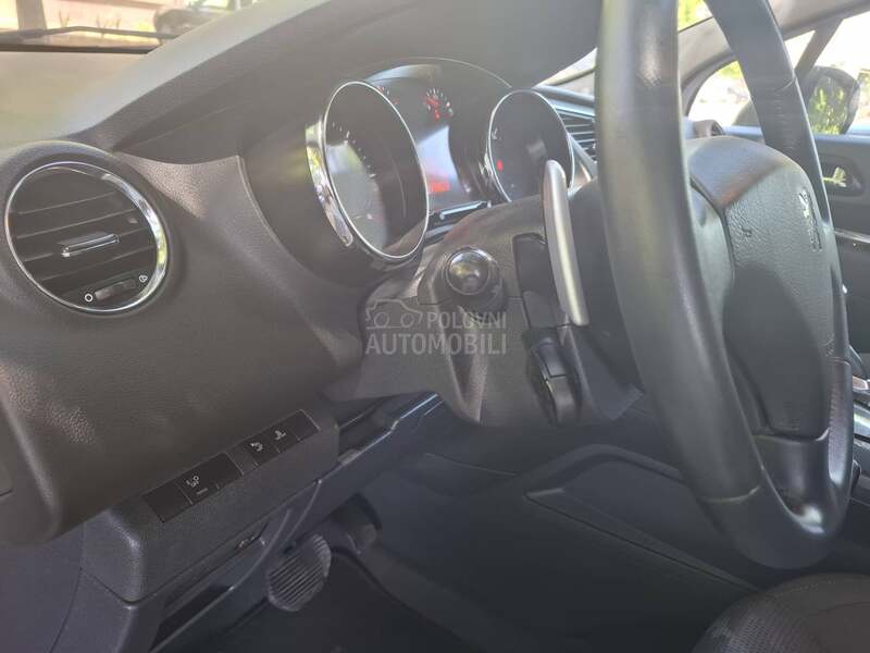 Peugeot 3008 1.6 e hdi