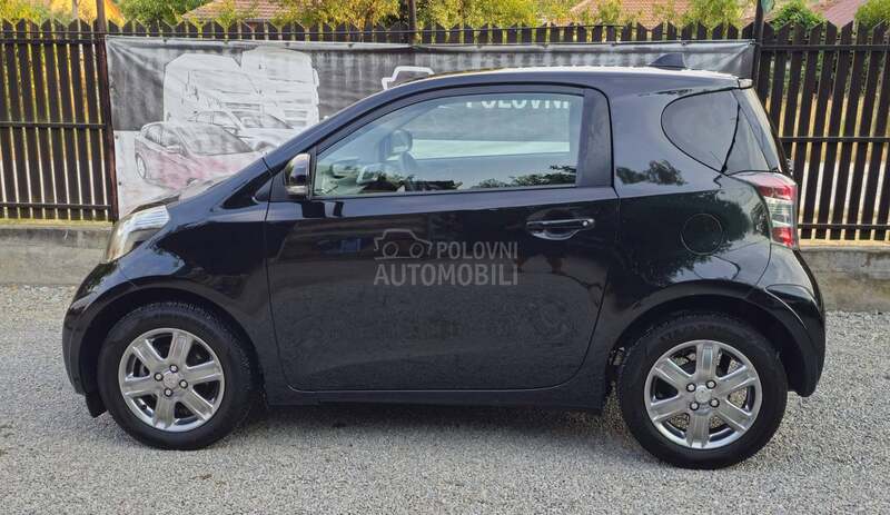 Toyota iQ 