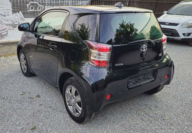 Toyota iQ 