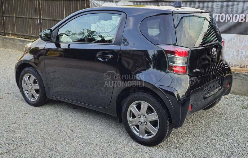 Toyota iQ 