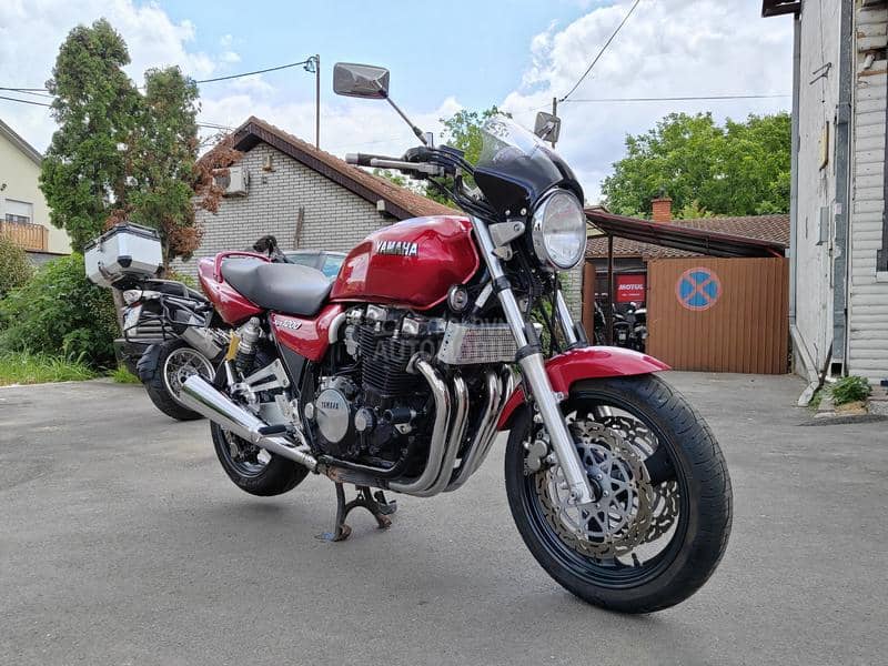 Yamaha XJR1200