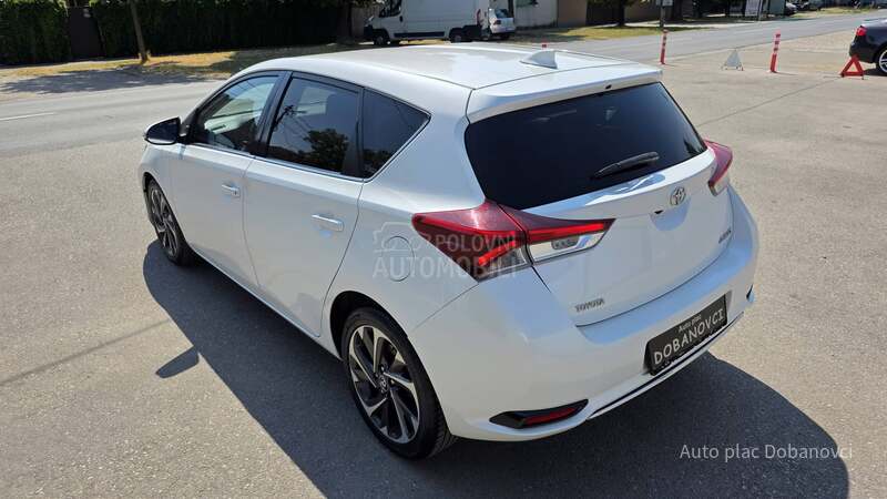 Toyota Auris 1.6 D4D Perla