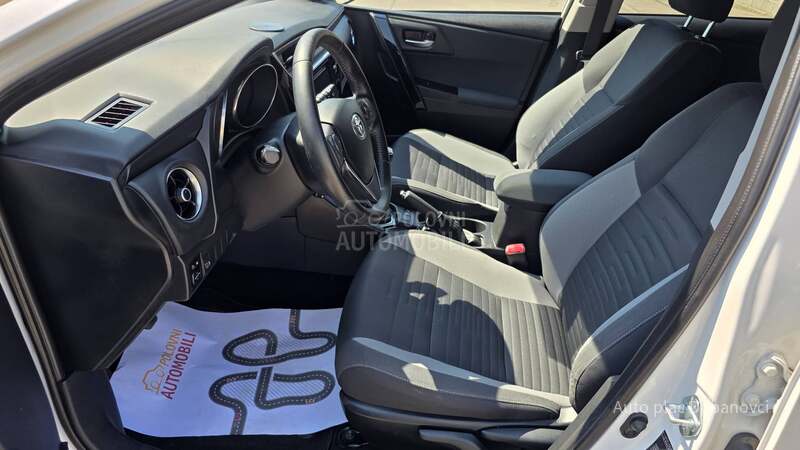 Toyota Auris 1.6 D4D Perla