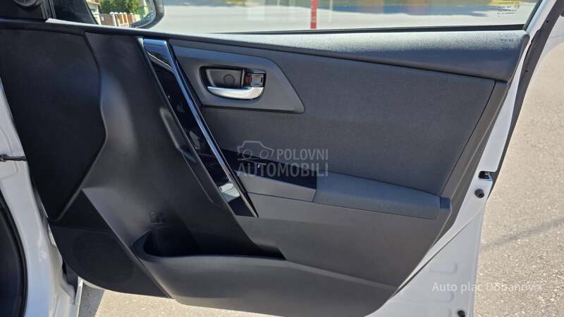 Toyota Auris 1.6 D4D Perla